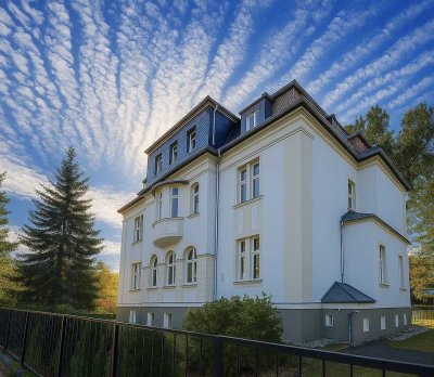 Attraktive 2 - Zimmer - Wohnung mit Balkon und Stellplatz in der Parkallee I übernehmbare EBK