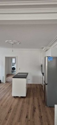 Erstbezug nach Sanierung - Helle Altbauwohnung