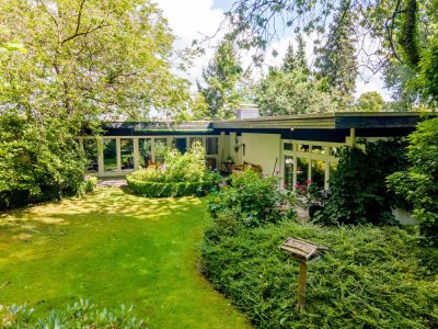 Großzügiger Bungalow mit parkähnlichem Grundstück in ruhiger Lage