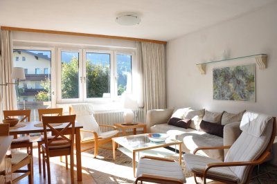 WOHN- STUDIO im Zentrum von Bad Hofgastein. Privater 2. Wohnsitz und touristische Nutzung möglich. Zweites Obergeschoss mit schöner Aussicht auf die Berge und sonnige Südwestausrichtung.