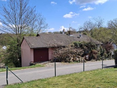 Kernsanierung oder Abbruch:
1-Familienhaus in schöner Aussichtslage