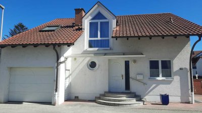 Haus mit sechs Zimmern auf 185 qm mit Garten, überdachterTerrasse und Garage in Lorsch