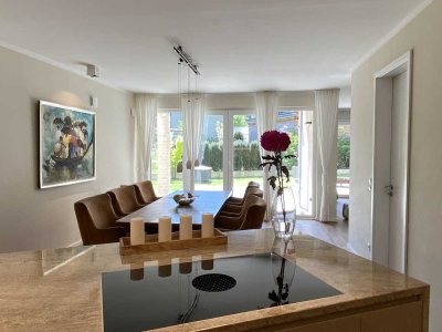 Sehr schöne Erdgeschosswohnung mit gr. Terrasse und Gartenanteil, Neubau, A+ Haus, Courtagefrei!