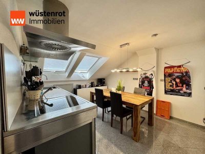 Traumhafte Dachgeschosswohnung mit sonniger Loggia – ein echtes Juwel hinter klassischer Fassade!