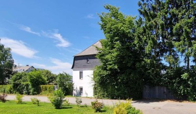 Großzügiges Natursteinhaus mit Scheune, Garten & Ausbaupotenzial