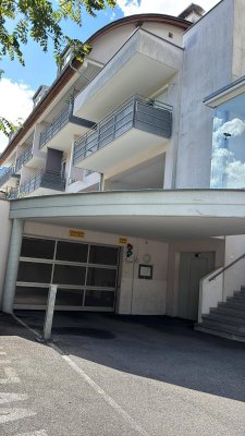 Helle 3-Zimmer-Wohnung mit großem Balkon, Garage und ruhiger Lage in Perjen