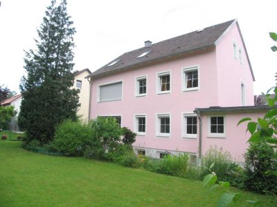 von PRIVAT- Helle 3-Zi-Mansarden-Whg in sehr ruhiger Wohngegend Nähe S1 Oberschleissheim b. München