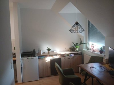 Helle 2-Zimmer Dachgeschosswohnung mit Balkon und Tiefgarage
