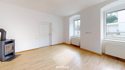 Kompakte Altbauwohnung mit Küche und Garage