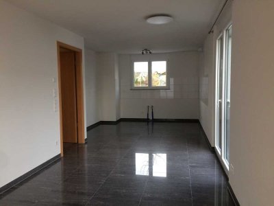 Schöne 3,5-Raum-Wohnung mit gehobener Innenausstattung mit Balkon und EBK in Ehningen