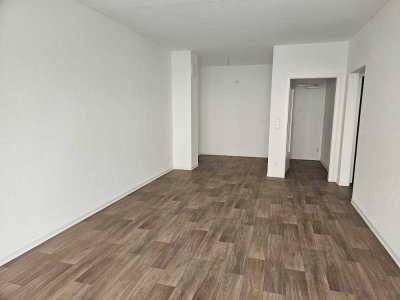 Frisch sanierte 2-Raum-Wohnung / Erstbezug -- Etage je nach Kapazität frei wählbar