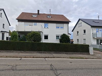 Geschmackvolle, modernisierte 3,5-Zimmer-Wohnung mit geh. Innenausstattung mit EBK