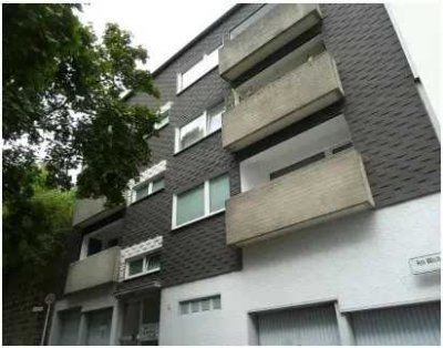 Unvermietete 3-Zimmer-Wohnung mit ca. 79 m² Wohnfläche, überdachter Loggia, Garage mit Überlänge.