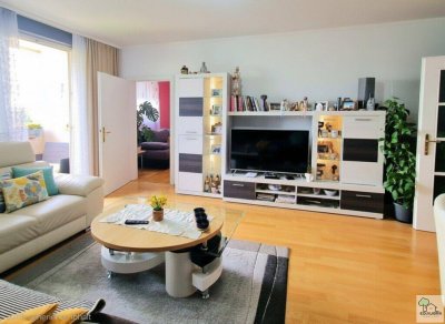 HELLE 3-ZIMMER-WOHNUNG (77m²) MIT LOGGIA UND FERNBLICK