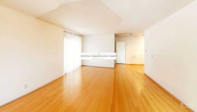 Sehr schöne helle 3 Zimmerwohnung, mit Balkon und große Garage.