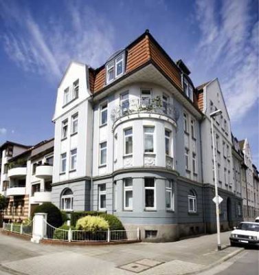 Großzügige neu sanierte 5-Zimmer-Wohnung mit Balkon, WG geeignet