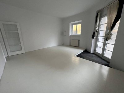 Mitten im wirtschaftlichen Herzen von Simmering nahe U3 Enkplatz: 6 Zimmer (inkl. Büro) mit sehr guter Rendite!