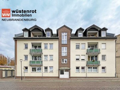 IN BESTER STADTLAGE: HELLE DREI-RAUM-EIGENTUMSWOHNUNG MIT BALKON UND EINBAUKÜCHE UND GARAGE