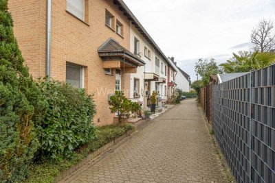 Sonnenverwöhnte Terrasse, Garten und Garage