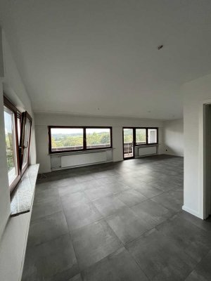 Schöne und modernisierte 3-Zimmer-Erdgeschosswohnung mit geh. Innenausstattung mit EBK in Obererbach