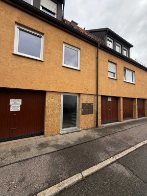 Sanierte 2-Raum-Wohnung mit Einbauküche in Esslingen