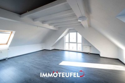 Helle Dachgeschosswohnung mit Fernblick, Einbauküche & Tiefgarage – ruhig & zentral in Chemnitz
