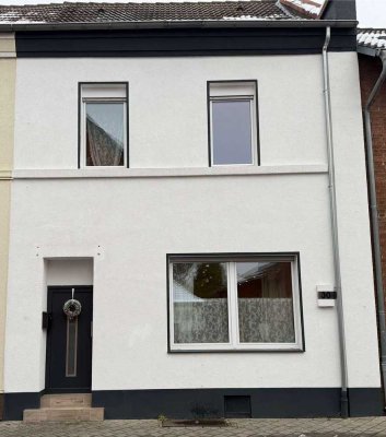 Provisionfrei & reduziert: Modernisiertes Reihenhaus in Elsdorf