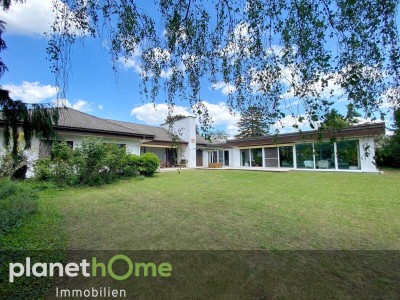 Entspanntes Wohnen im Grünen: Einzigartige Bungalow Villa mit riesigem Grundstück