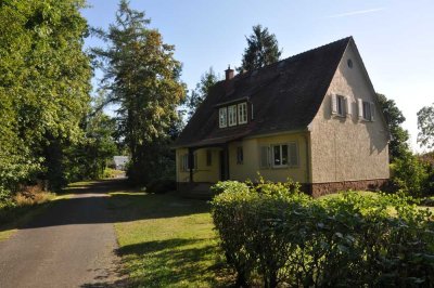 Wunderschön gelegenes Haus am Schloss mit großem Garten