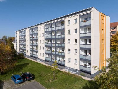 Familienfreundlich wohnen! Neu zu sanierende 4-Raum-Wohnung mit verglastem Balkon sucht EUCH!