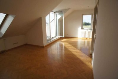 Wunderschöne 2-Raum-Dachgeschosswohnung mit Feldblick, Balkon, EBK und Kamin in Dallgow-Döberitz