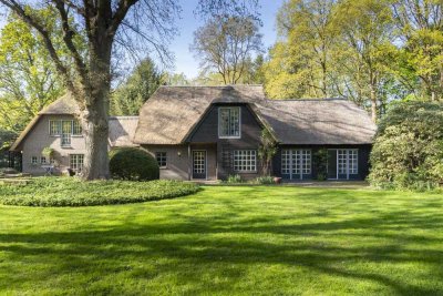 Repräsentative Reetdach-Villa auf traumhaftem Anwesen