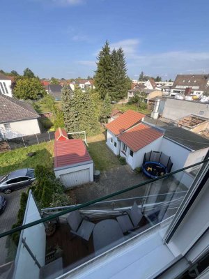 Zentral & gemütlich: Dachgeschosswohnung mit Wohlfühlcharakter und Blick ins Grüne
