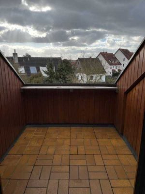 Esslingen-Rüdern: Schöne 2-Zimmer DG Maisonette Wohnung mit Balkon