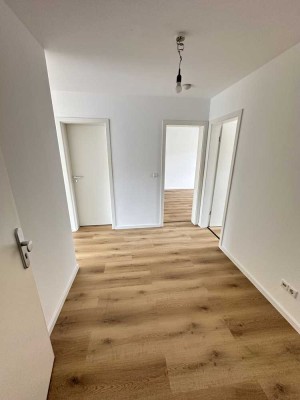 3-Zimmer-Wohnung • 76 m² • Balkon • Einbauküche •zentral gelegen