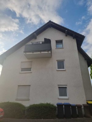 Schöne 4-Zimmer Dachgeschoss Wohnung in zentraler Lage!