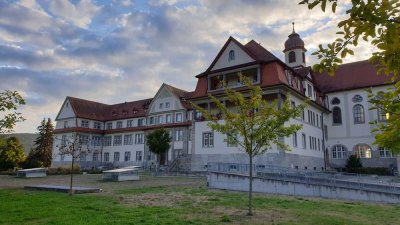 Freundliche 4-Zimmer-Wohnung mit Balkon, EBK und PKW-Stellplätzen in Lohr am Main
