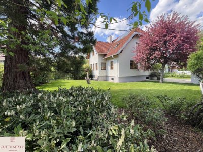 Schönes Einfamilienhaus mit einer Doppelgarage und Sonnengarten - Gaaden