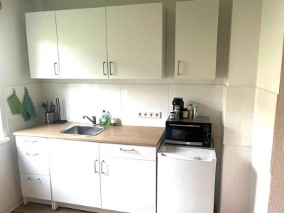 SINGLE Wohnung * EBK 210 EUR * schönes Bad * Vinylboden * Feuerbachstraße * ab SOFORT