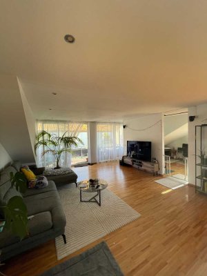 Großzügige Dachgeschosswohnung mit Südbalkon