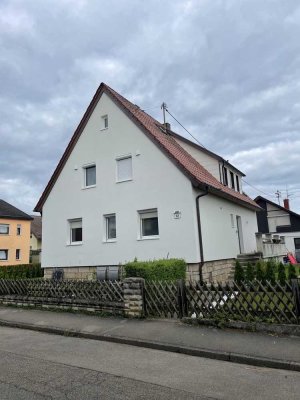 Großzügige 2,5 Zimmer Wohnung in ruhiger Lage mit gehobener Ausstattung