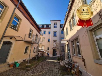 Charmante 2-Raum-Wohnung im Hinterhaus | offene Wohnküche | Einbauküche | Bad mit Dusche