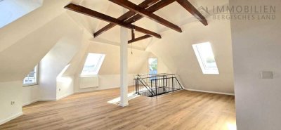 ERSTBEZUG NACH SANIERUNG - TRAUMHAFTE MAISONETTE-WOHNUNG ÜBER DEN DÄCHERN DER ALTSTADT