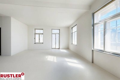 Stil, Größe und ein Blick, der verzaubert 
Stilvolle Altbauwohnung mit Balkon zur St. Othmar Kirche