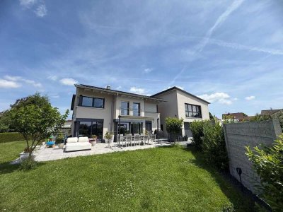Großes Einfamilienhaus mit Einliegerwohnung - Ruhige Lage, gute Anbindung und Natur pur