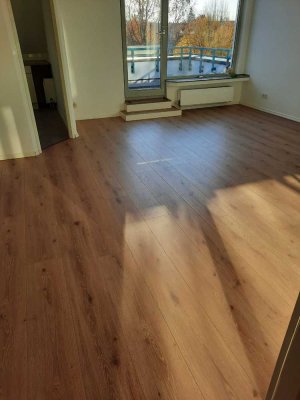 Zwei-Zimmer Dachgeschoßwohnung mit Dachterrasse in Neuss - Meertal