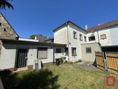 Handwerkerobjekt: Einfamilienhaus mit 772m² großem Grundstück und Scheune