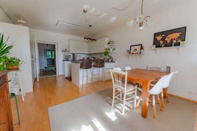 Stilvolle, gepflegte 2-Zimmer-Wohnung mit Balkon und Einbauküche in Biberach an der Riß