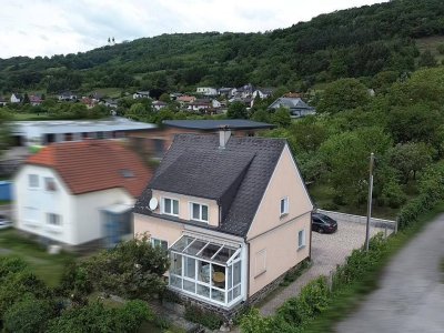 Charmantes Einfamilienhaus mit Blick auf Donau und riesigem Garten in Marbach!