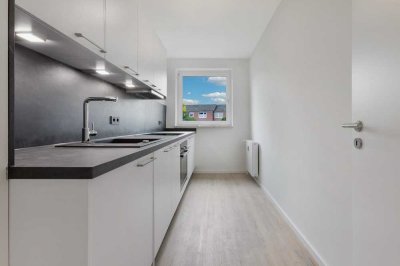 2-Zimmer-Wohnung im Erdgeschoss mit Einbauküche, Bad mit Fenster und Balkon in Stade